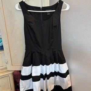 Beautiful White House Dress, Size 4.